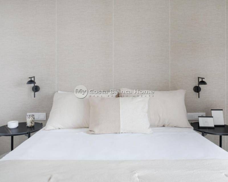 2 bedroom Apartment for sale in Benidorm with pool - € 665,000 (Ref: 9013158)