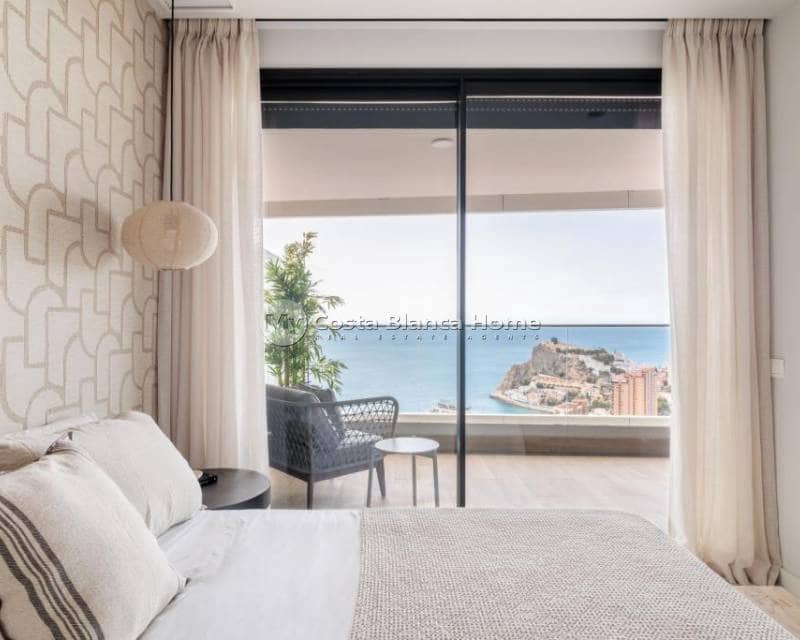 2 bedroom Apartment for sale in Benidorm with pool - € 665,000 (Ref: 9013158)