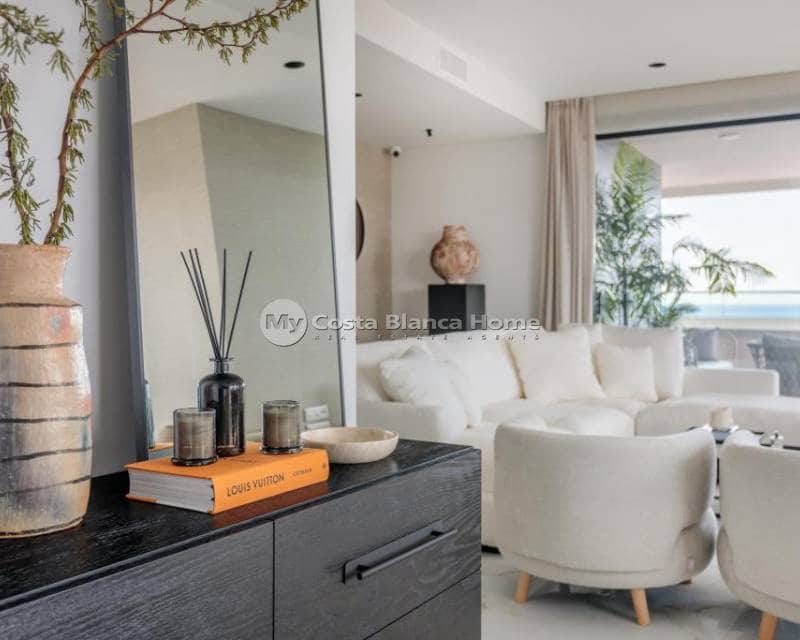 2 bedroom Apartment for sale in Benidorm with pool - € 665,000 (Ref: 9013158)