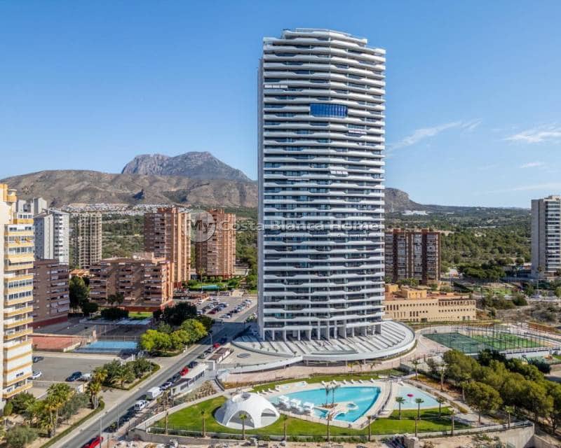 2 bedroom Apartment for sale in Benidorm with pool - € 665,000 (Ref: 9013158)