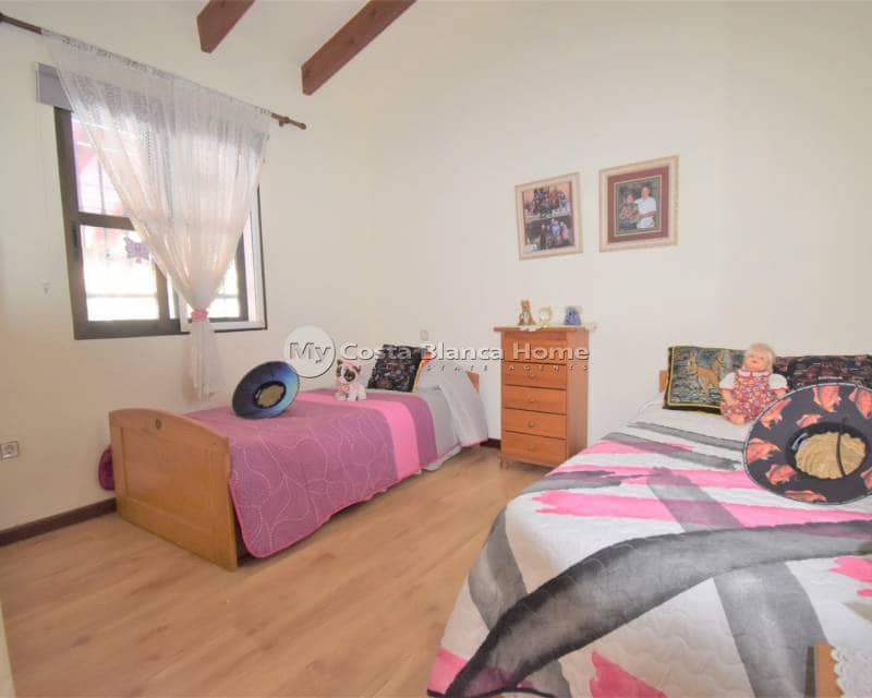 4 bedroom Villa for sale in Villamartin with pool - € 630,000 (Ref: 9015511)