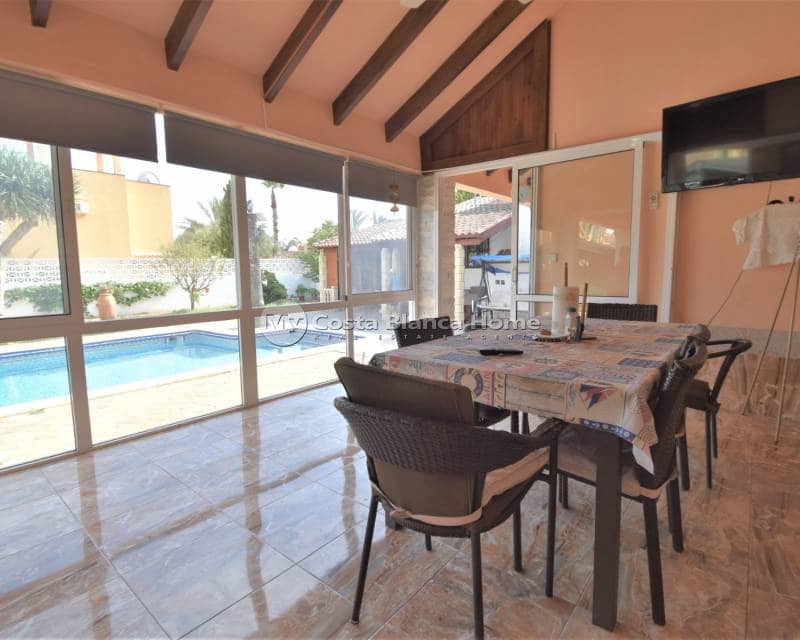 4 bedroom Villa for sale in Villamartin with pool - € 630,000 (Ref: 9015511)