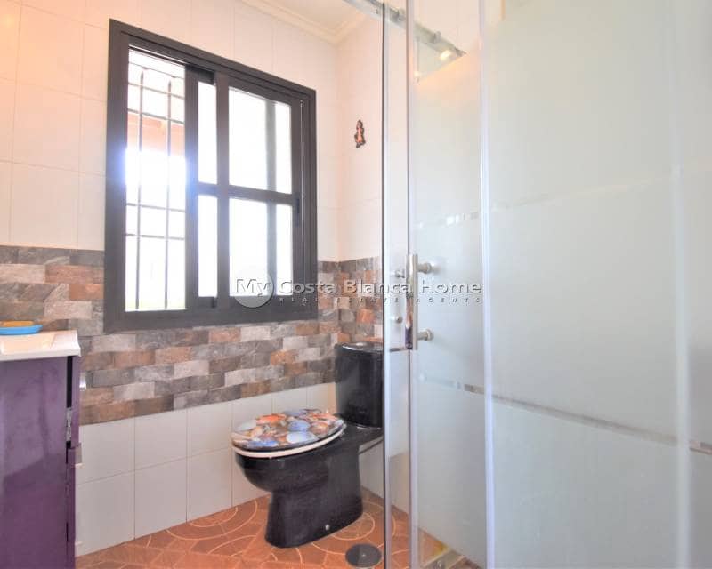 4 bedroom Villa for sale in Villamartin with pool - € 630,000 (Ref: 9015511)