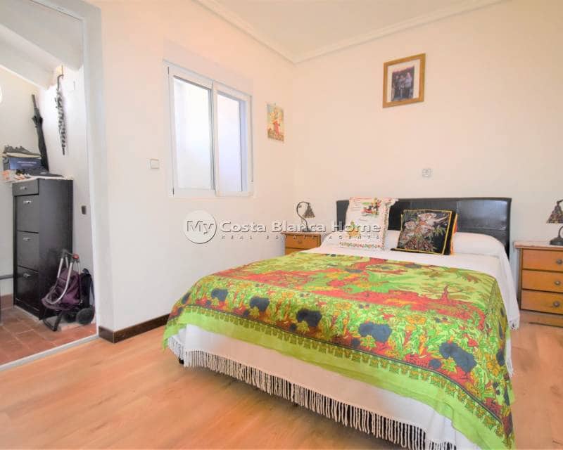 4 bedroom Villa for sale in Villamartin with pool - € 630,000 (Ref: 9015511)