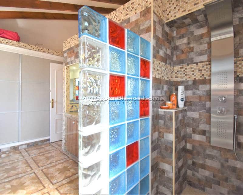 4 bedroom Villa for sale in Villamartin with pool - € 630,000 (Ref: 9015511)