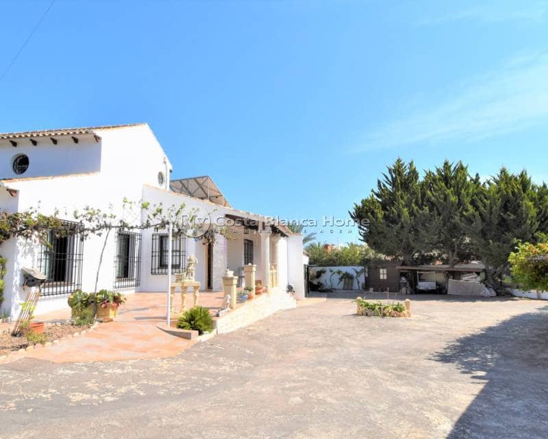 4 bedroom Villa for sale in Villamartin with pool - € 630,000 (Ref: 9015511)