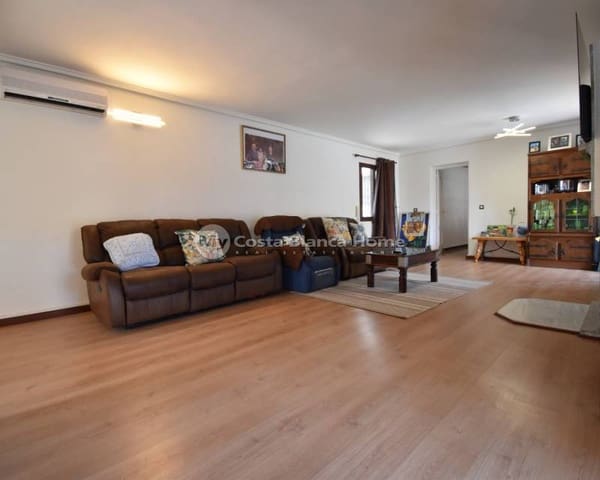 4 soveværelse Villa til salg i Villamartin, Orihuela med swimmingpool - € 630.000 (Ref: 9015511)