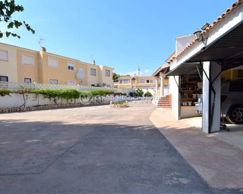 4 bedroom Villa for sale in Villamartin with pool - € 630,000 (Ref: 9015511)