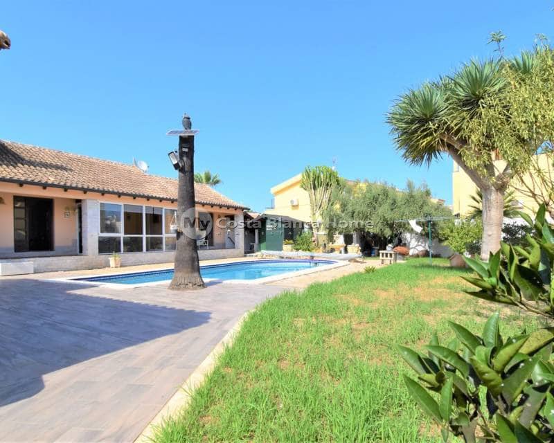 4 bedroom Villa for sale in Villamartin with pool - € 630,000 (Ref: 9015511)