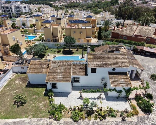 4 slaapkamer Villa te koop in Villamartin, Orihuela met zwembad - € 630.000 (Ref: 9015511)