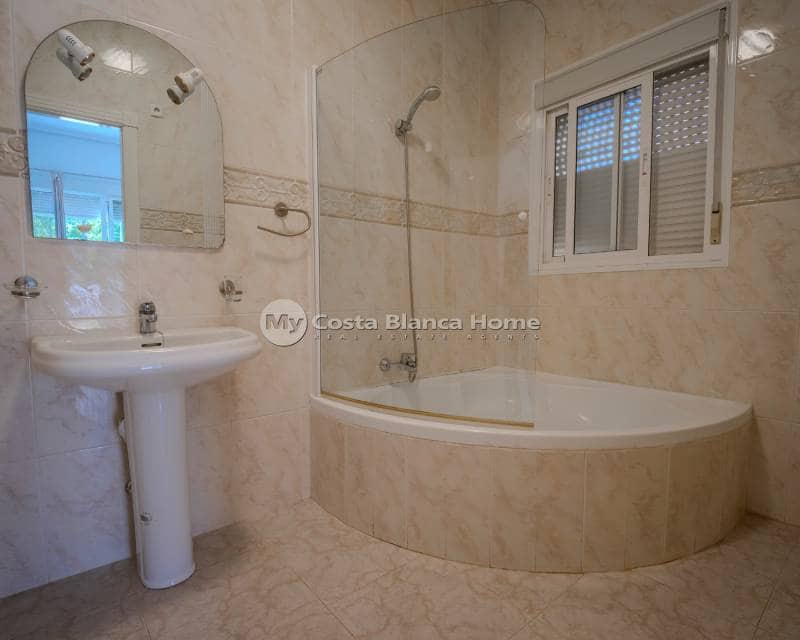 5 bedroom Villa for sale in Dona Pepa - € 680,000 (Ref: 9170613)