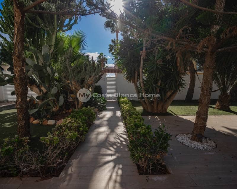 5 bedroom Villa for sale in Dona Pepa - € 680,000 (Ref: 9170613)