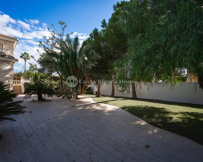 5 bedroom Villa for sale in Dona Pepa - € 680,000 (Ref: 9170613)