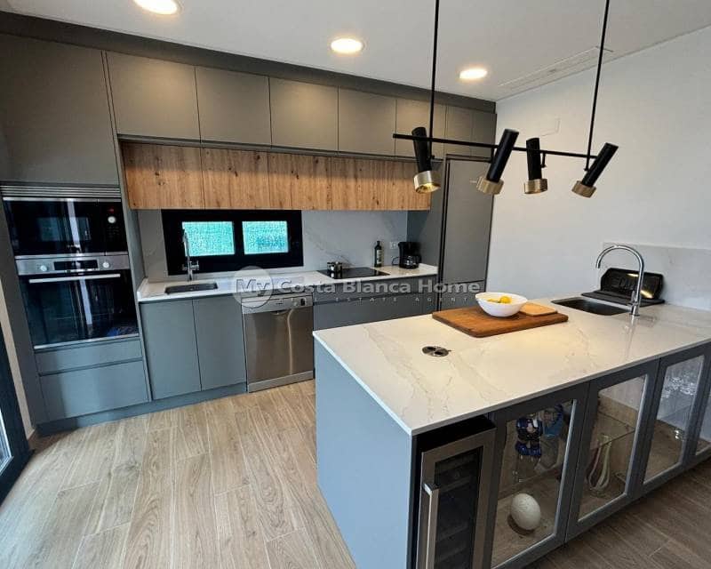 3 bedroom Villa for sale in Ciudad Quesada with pool - € 529,000 (Ref: 9170621)