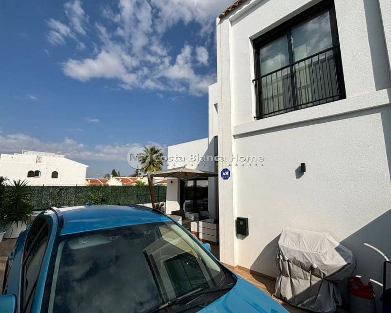 3 bedroom Villa for sale in Ciudad Quesada with pool - € 529,000 (Ref: 9170621)