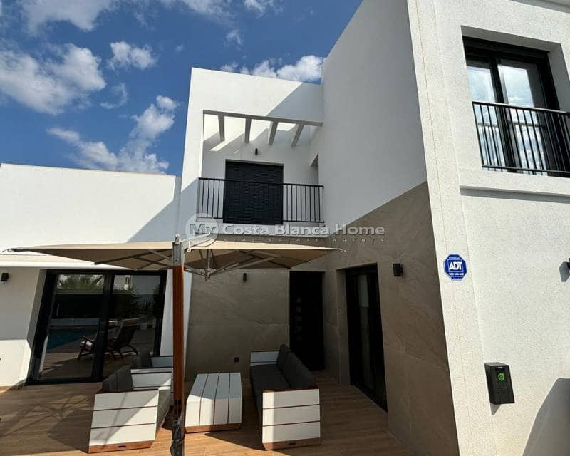 3 bedroom Villa for sale in Ciudad Quesada with pool - € 529,000 (Ref: 9170621)