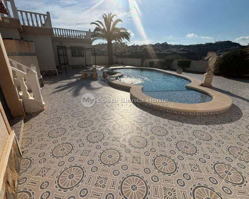 5 bedroom Villa for sale in La Marquesa with pool - € 625,000 (Ref: 9170622)