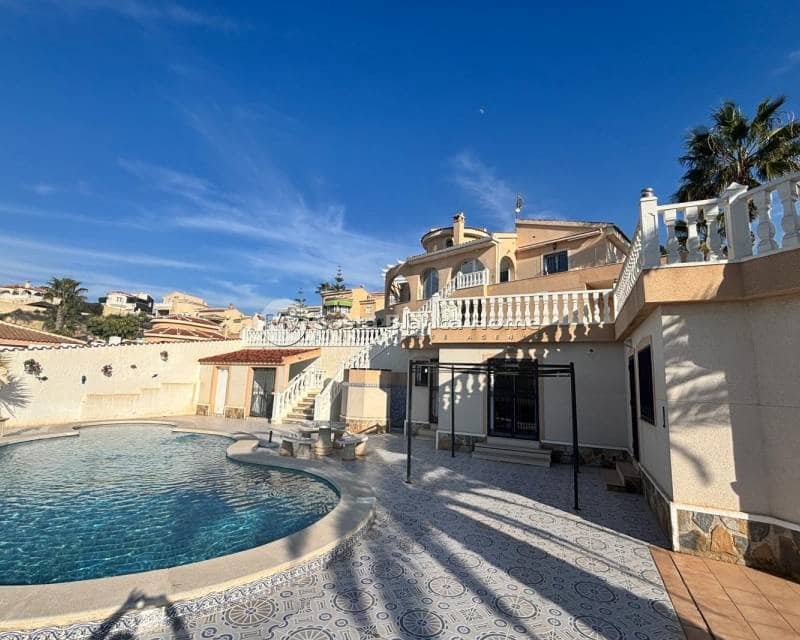 5 bedroom Villa for sale in La Marquesa with pool - € 625,000 (Ref: 9170622)