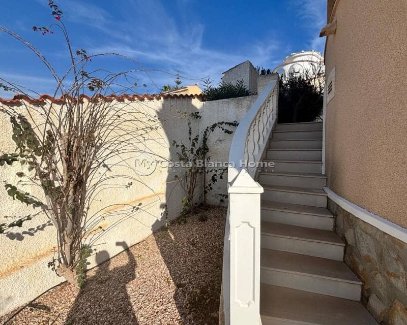 5 bedroom Villa for sale in La Marquesa with pool - € 625,000 (Ref: 9170622)