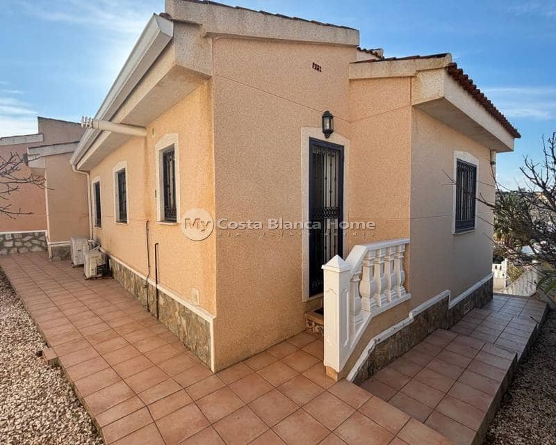 5 bedroom Villa for sale in La Marquesa with pool - € 625,000 (Ref: 9170622)