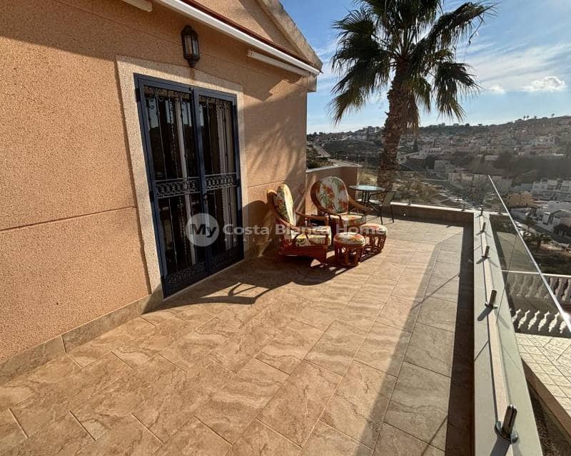 5 bedroom Villa for sale in La Marquesa with pool - € 625,000 (Ref: 9170622)