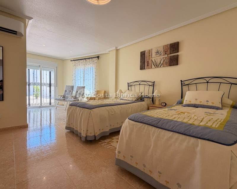 5 bedroom Villa for sale in La Marquesa with pool - € 595,000 (Ref: 9170622)