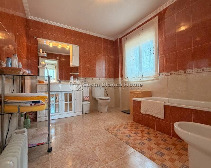 5 bedroom Villa for sale in La Marquesa with pool - € 595,000 (Ref: 9170622)