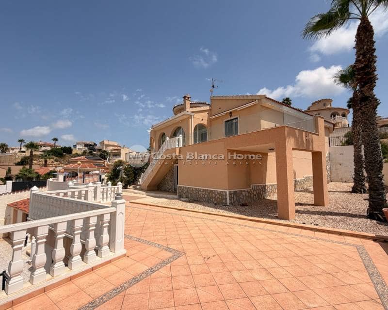 5 bedroom Villa for sale in La Marquesa with pool - € 595,000 (Ref: 9170622)