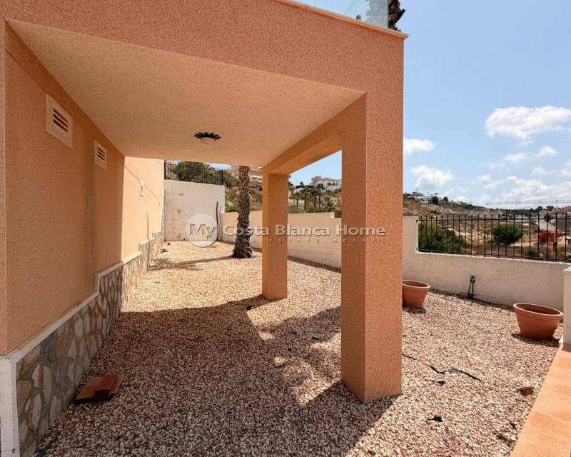 5 bedroom Villa for sale in La Marquesa with pool - € 595,000 (Ref: 9170622)