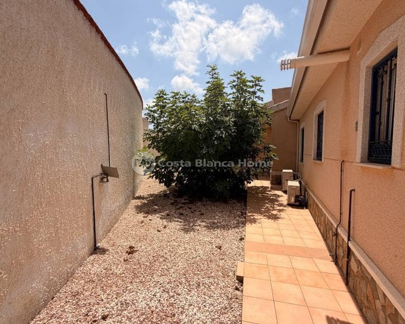 5 bedroom Villa for sale in La Marquesa with pool - € 595,000 (Ref: 9170622)