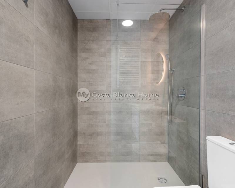 2 bedroom Apartment for sale in Los Alcazares with pool - € 299,000 (Ref: 9172015)