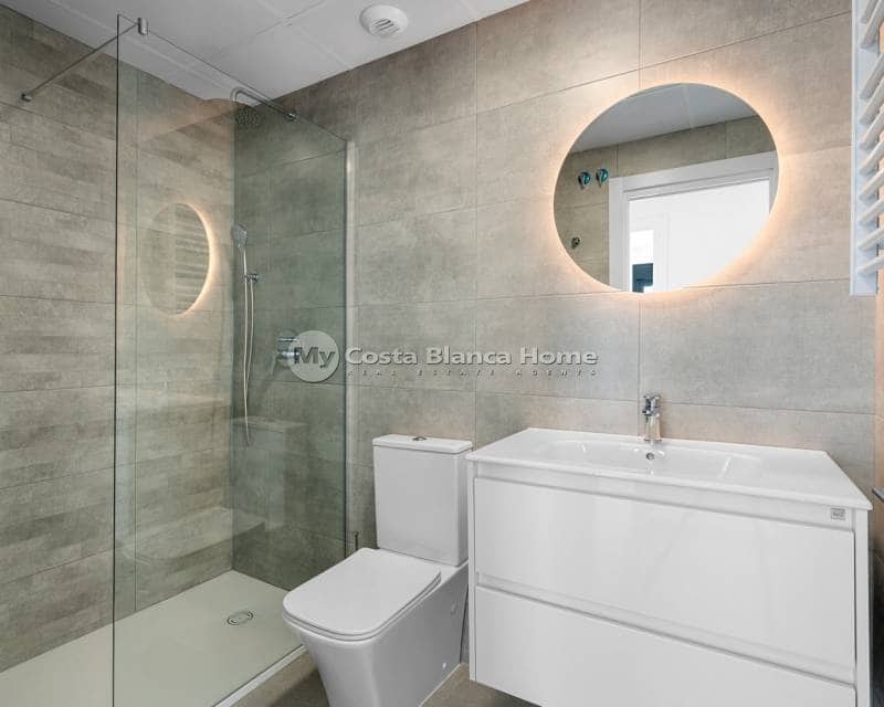 2 bedroom Apartment for sale in Los Alcazares with pool - € 299,000 (Ref: 9172015)