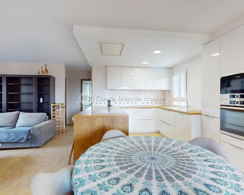 5 Zimmer Villa zu verkaufen in La Zenia mit Pool - 795.000 € (Ref: 9172016)