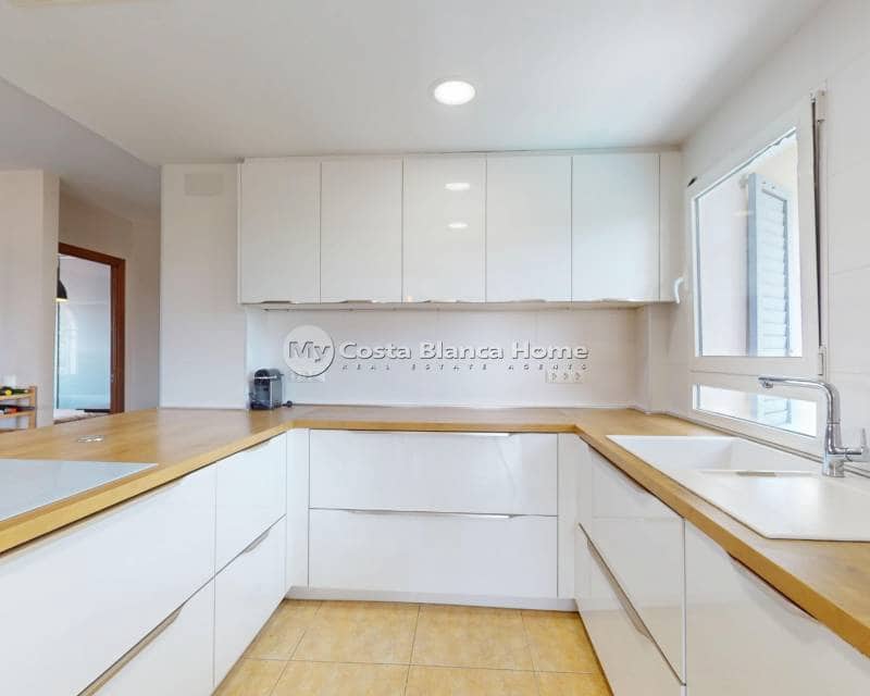 5 Zimmer Villa zu verkaufen in La Zenia mit Pool - 795.000 € (Ref: 9172016)