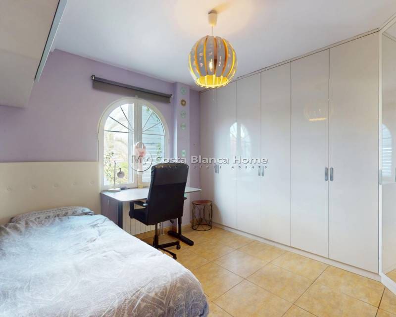 5 Zimmer Villa zu verkaufen in La Zenia mit Pool - 795.000 € (Ref: 9172016)