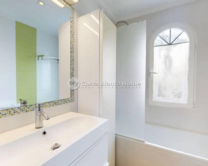 5 Zimmer Villa zu verkaufen in La Zenia mit Pool - 795.000 € (Ref: 9172016)