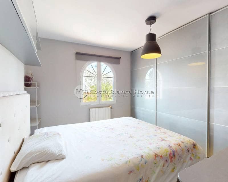 5 Zimmer Villa zu verkaufen in La Zenia mit Pool - 795.000 € (Ref: 9172016)