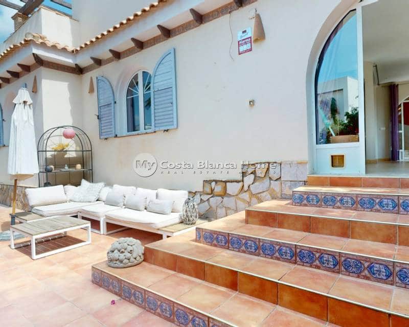 5 Zimmer Villa zu verkaufen in La Zenia mit Pool - 795.000 € (Ref: 9172016)