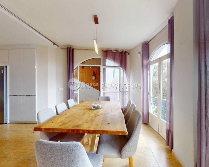 5 Zimmer Villa zu verkaufen in La Zenia mit Pool - 795.000 € (Ref: 9172016)