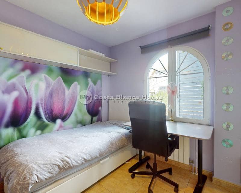 5 Zimmer Villa zu verkaufen in La Zenia mit Pool - 795.000 € (Ref: 9172016)