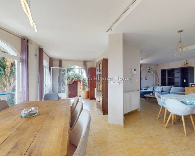 5 Zimmer Villa zu verkaufen in La Zenia mit Pool - 795.000 € (Ref: 9172016)