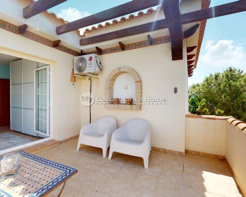 5 Zimmer Villa zu verkaufen in La Zenia mit Pool - 795.000 € (Ref: 9172016)