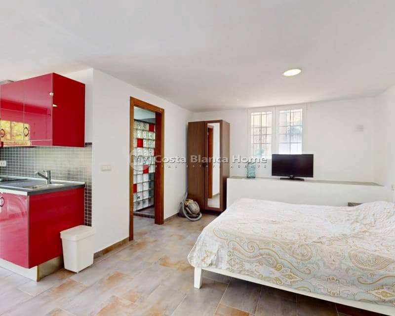 5 Zimmer Villa zu verkaufen in La Zenia mit Pool - 795.000 € (Ref: 9172016)