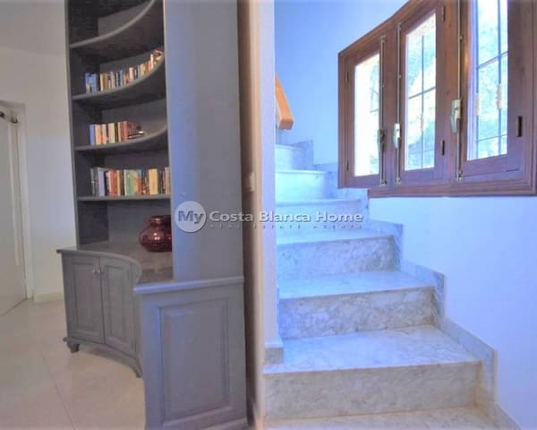 Chalet de 6 habitaciones en Villamartin, Orihuela en venta con piscina - 450.000 € (Ref: 9172019)