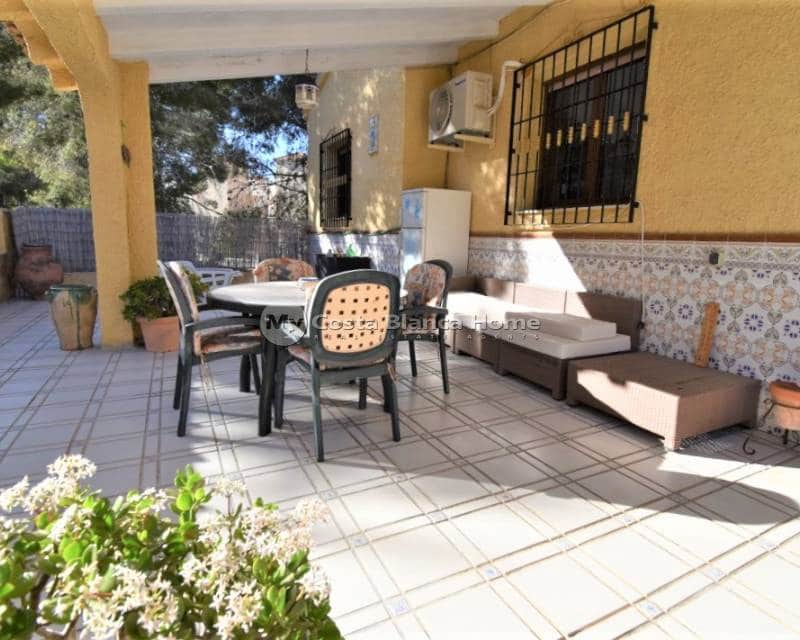 Chalet de 6 habitaciones en Villamartin en venta con piscina - 450.000 € (Ref: 9172019)