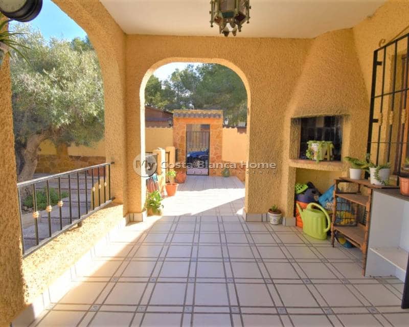 Chalet de 6 habitaciones en Villamartin en venta con piscina - 450.000 € (Ref: 9172019)