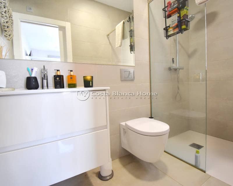 3 bedroom Villa for sale in Villamartin with pool - € 369,950 (Ref: 9172023)