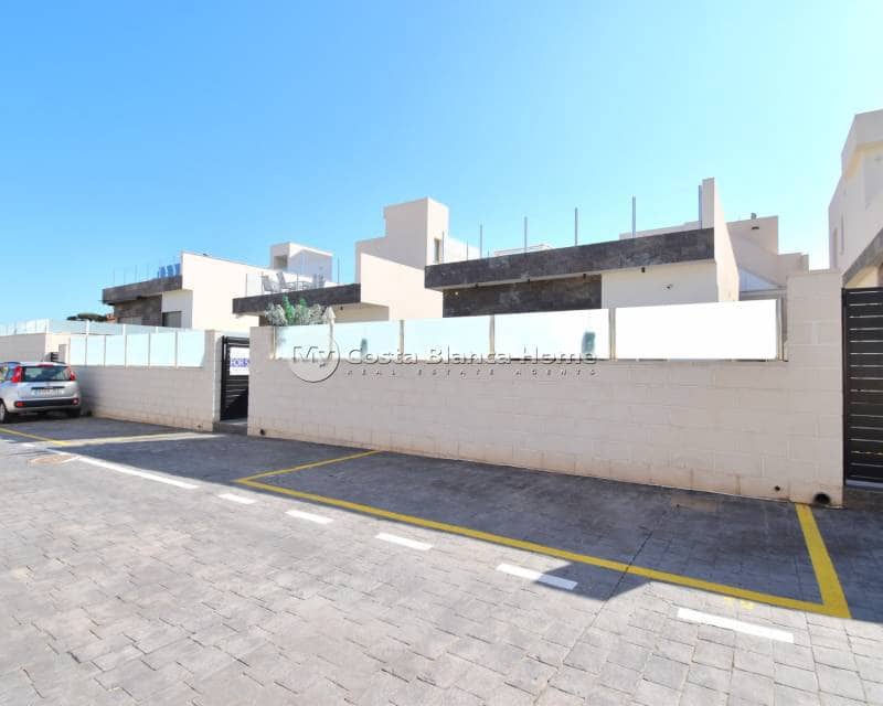 3 bedroom Villa for sale in Villamartin with pool - € 369,950 (Ref: 9172023)