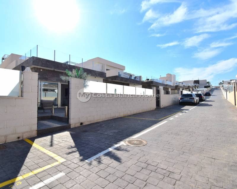 3 bedroom Villa for sale in Villamartin with pool - € 369,950 (Ref: 9172023)