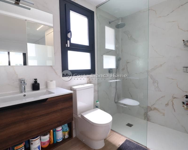 2 bedroom Apartment for sale in Villamartin with pool - € 230,000 (Ref: 9172024)